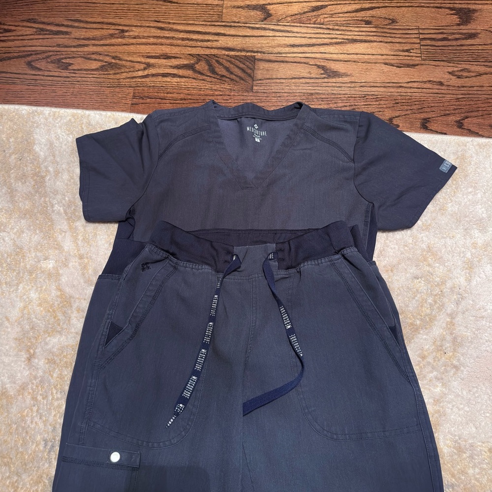 Med Couture Women's Scrub Set in Navy
